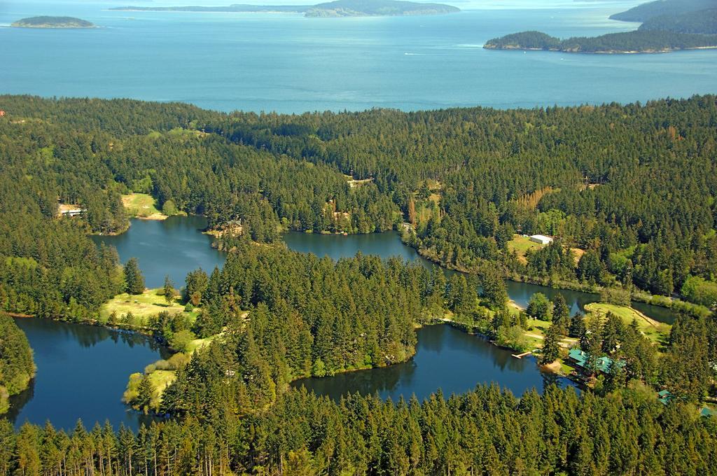 Lakedale Resort At Three Lakes 星期五港 外观 照片